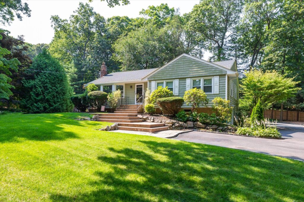 02-2_2MeadowlarkLane 02-2_2MeadowlarkLane